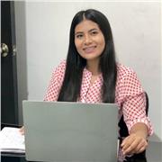 Profesora de ciencias sociales imparte clases a niños de todas las edades